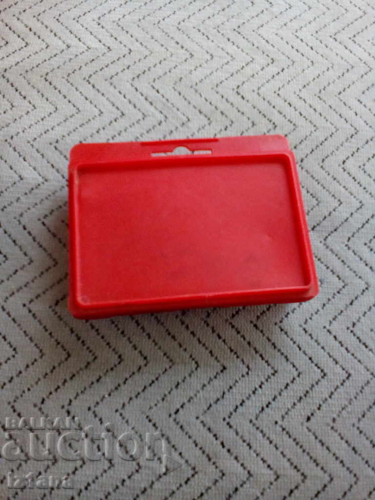 Licitație Cutie veche cu șuruburi din lemn