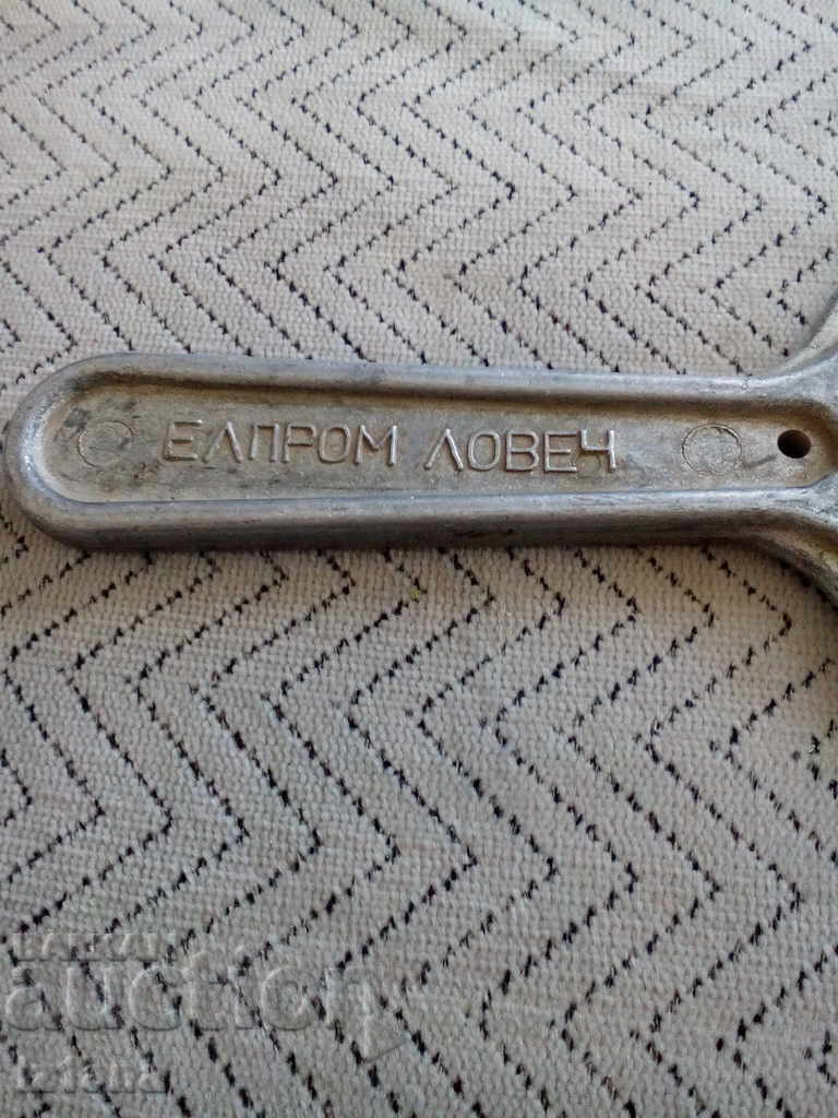 Instrument vechi, cheie de eliminare a filtrului de ulei cu preț 20.00 BGN | € 10.23