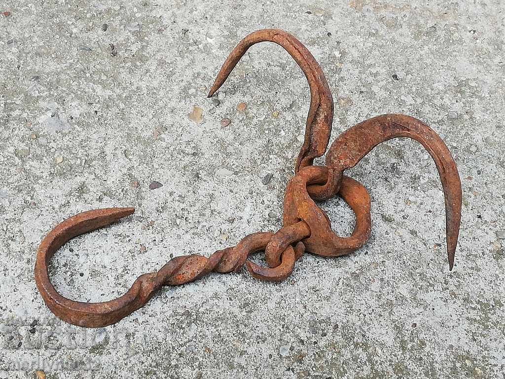 Auction An old forged scraping hook, double twin Auction An old forged scraping hook, double twin