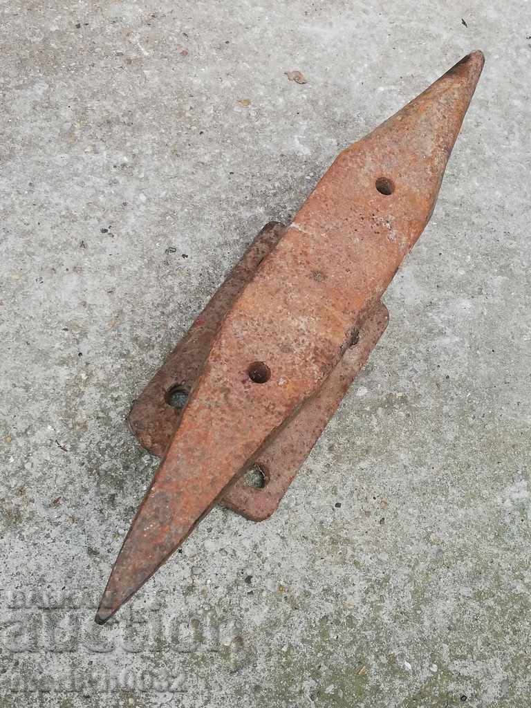 An old anvil, a forging tool, a tool with price 118.00 BGN | € 60.33 An old anvil, a forging tool, a tool with price 118.00 BGN | € 60.33