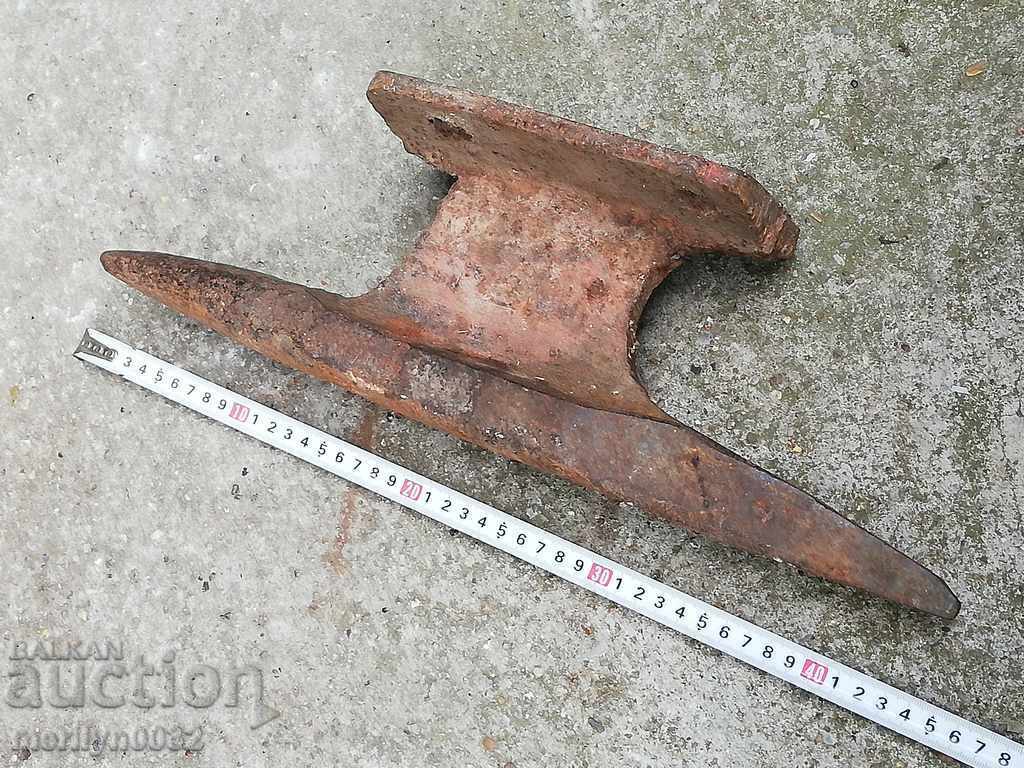 Auction An old anvil, a forging tool, a tool Auction An old anvil, a forging tool, a tool