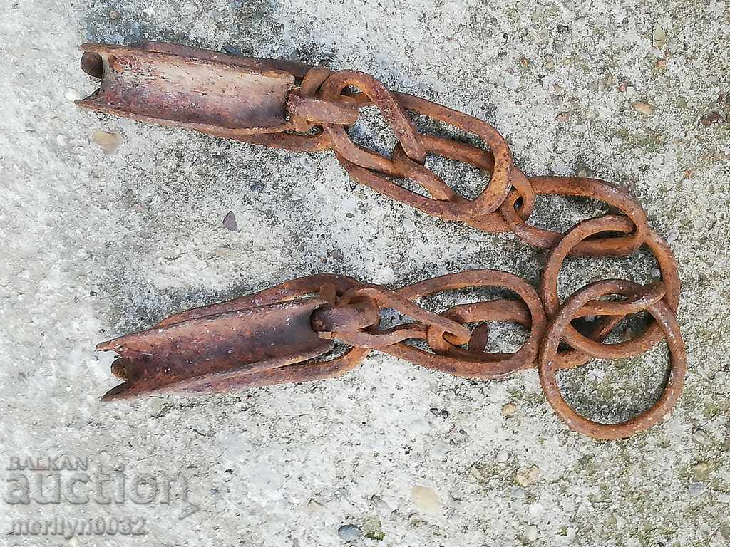 Auction Old hand-forged buckles, chains, shackles, shackles Auction Old hand-forged buckles, chains, shackles, shackles