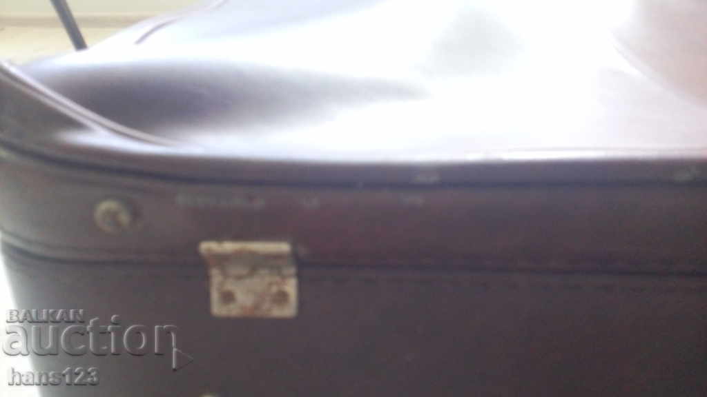 Auction Vintage retro leather suitcase great Auction Vintage retro leather suitcase great