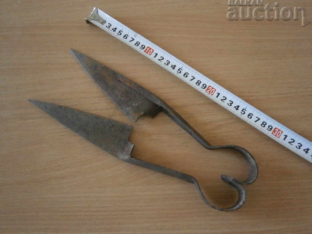 old scissors with price 15.00 BGN | € 7.67 old scissors with price 15.00 BGN | € 7.67
