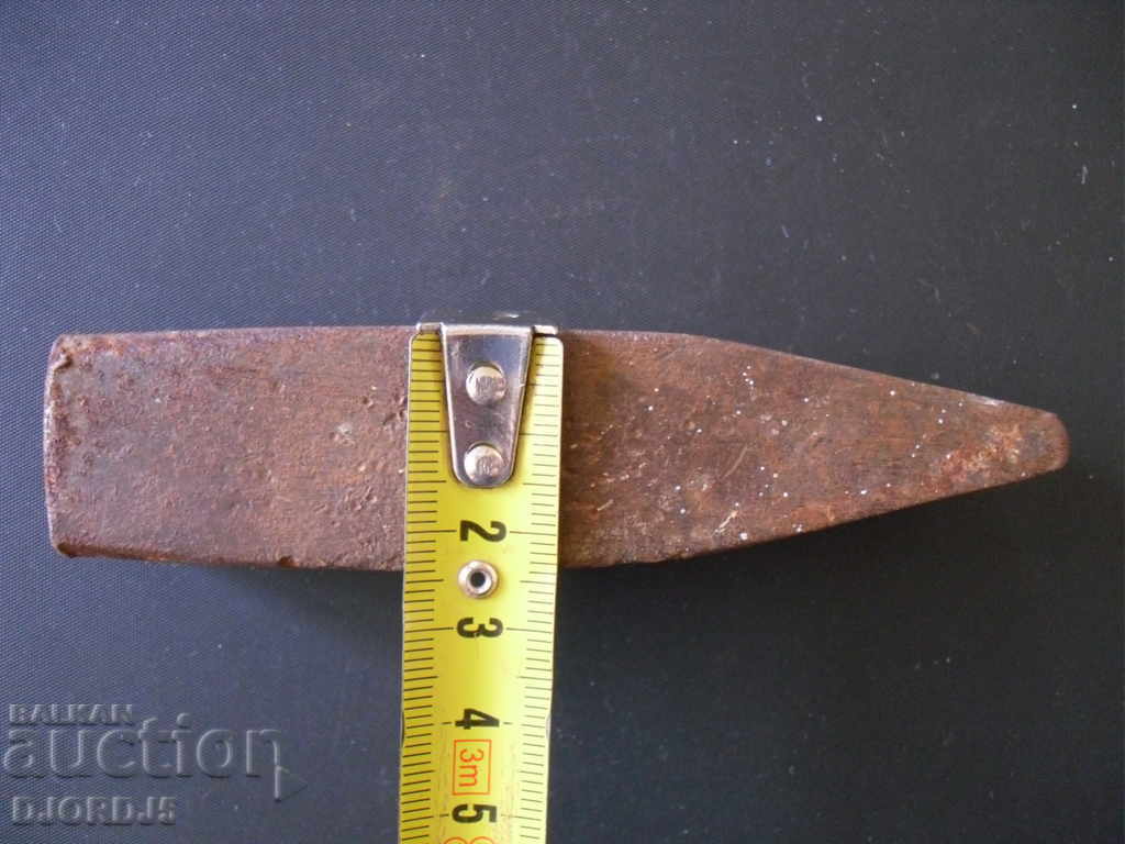 Delivery of An old hammer Delivery of An old hammer