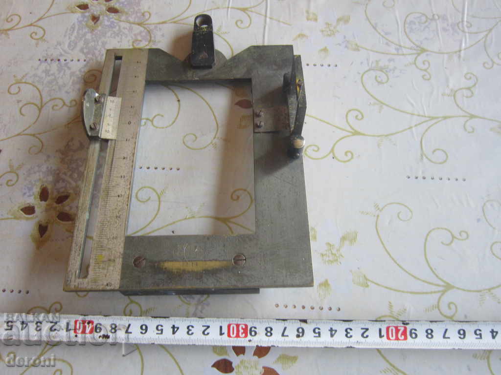 Стар немски бронзов корабен инструмент R.Reiss с цена 60.00 лв. | € 30.68 Стар немски бронзов корабен инструмент R.Reiss с цена 60.00 лв. | € 30.68