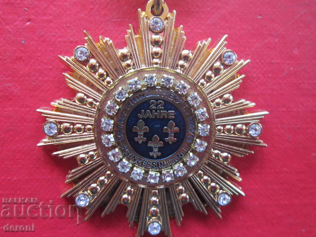 Уникален позлатен царски орден медал с цена 140.00 лв. | € 71.58 Уникален позлатен царски орден медал с цена 140.00 лв. | € 71.58