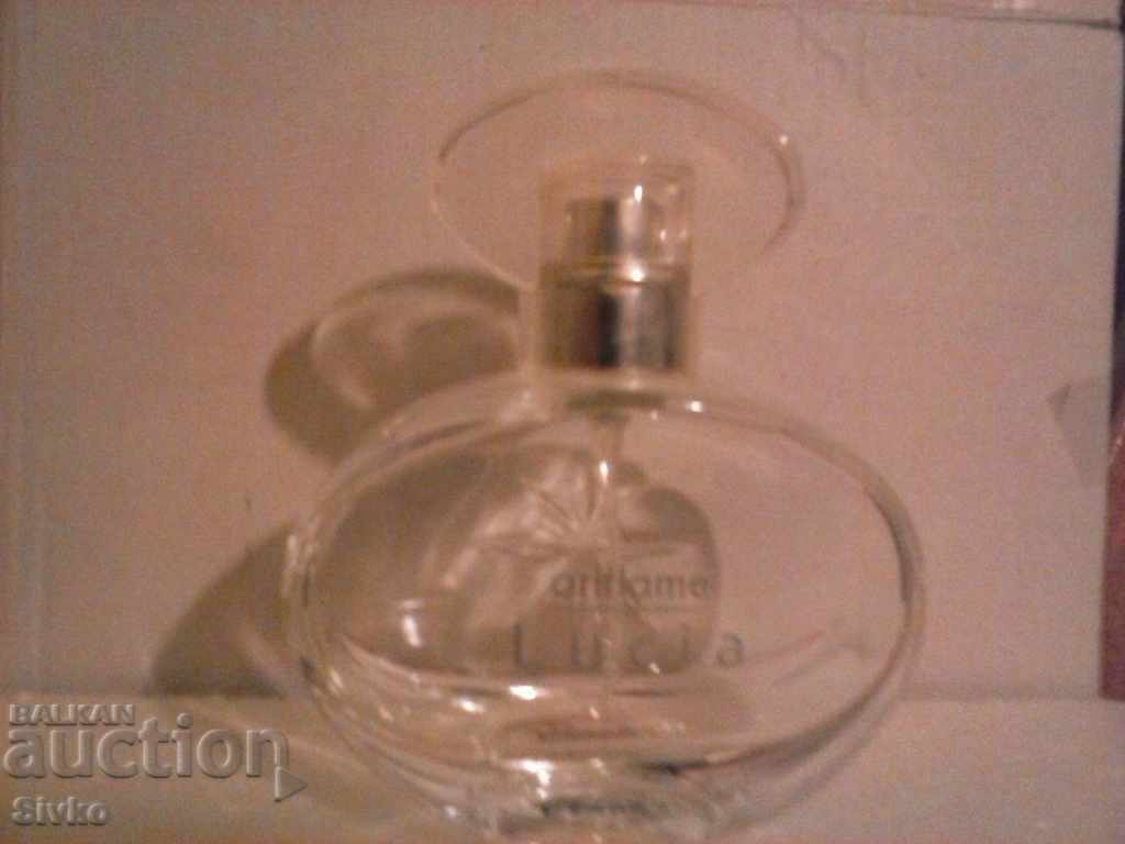 Bottle of perfume 1