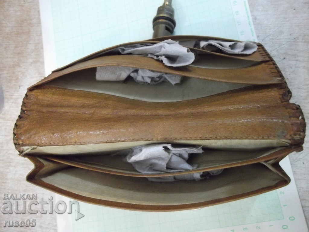 Delivery of Leather wallet from the UHF store