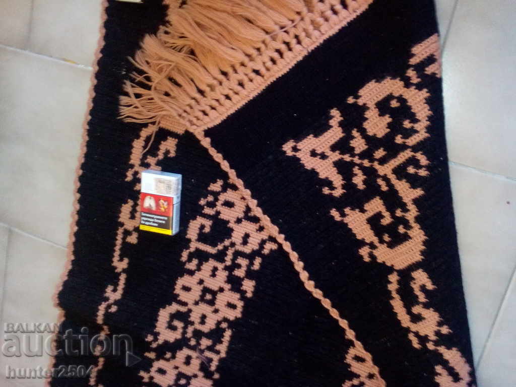 Auction CARPET, cutlery. hand-woven. artisanal. 100% wool, 182x80cm. Auction CARPET, cutlery. hand-woven. artisanal. 100% wool, 182x80cm.