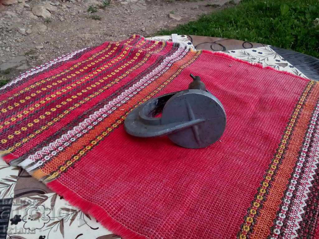 Old tire clamp with price 10.00 BGN | € 5.11