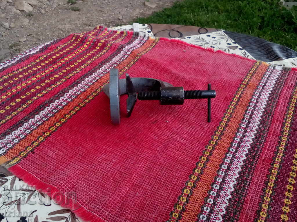 Auction  Old tire clamp