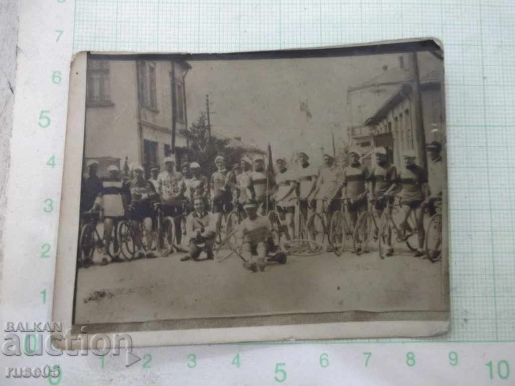 Снимка стара "Бѣгачи отъ Русенско съюзно колоездачно д-во"