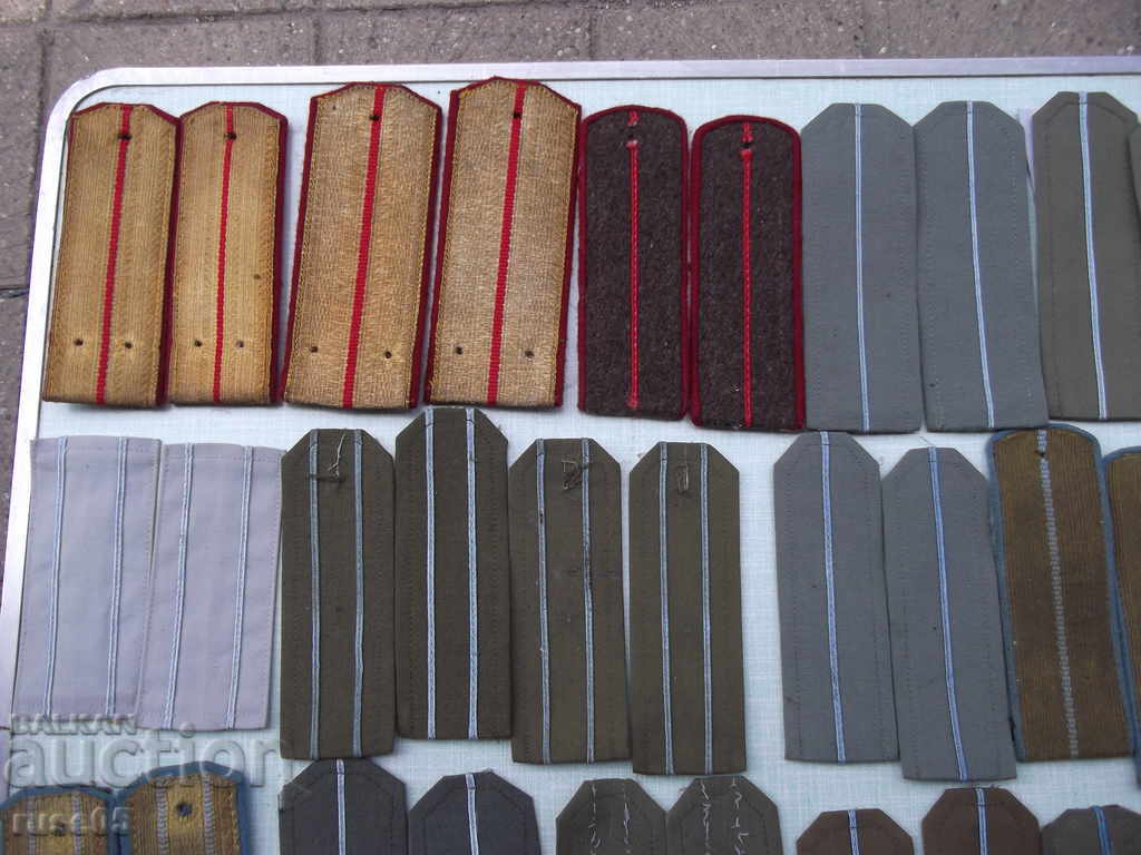 Лот от пагони и вензели - 1 с цена 200.00 лв. | € 102.26 Лот от пагони и вензели - 1 с цена 200.00 лв. | € 102.26