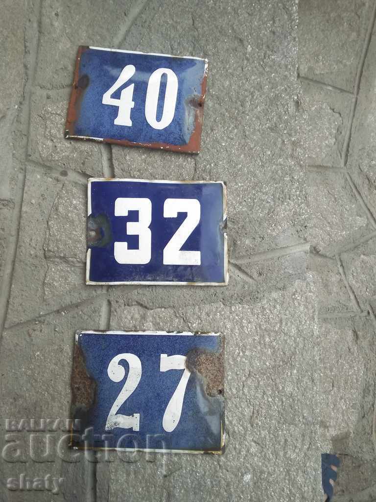 Enamelled signs. The numbers.
