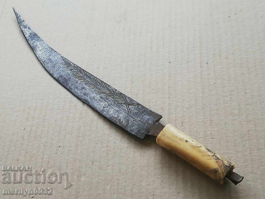 Old blade without a cane with engraving handkerchief shark blade with price 119.00 BGN | € 60.84 Old blade without a cane with engraving handkerchief shark blade with price 119.00 BGN | € 60.84