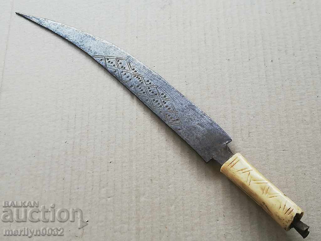 Auction Old blade without a cane with engraving handkerchief shark blade Auction Old blade without a cane with engraving handkerchief shark blade