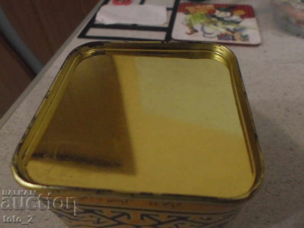 Аукцион СТАРА МЕТАЛНА КУТИЯ ОТ ЖАСМИНОВ ЧАЙ