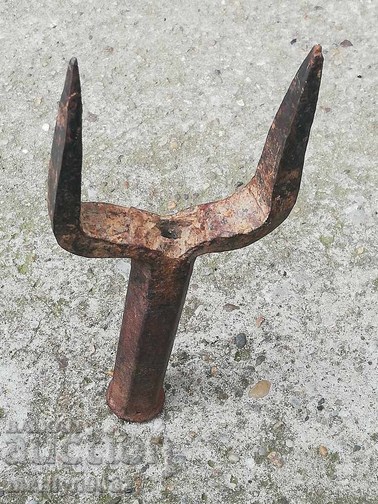 Μεταλλικό αμόνι για κάρφωμα μαλλιών σφυρήλατο σίδερο με τιμή 46.00 BGN | € 23.52