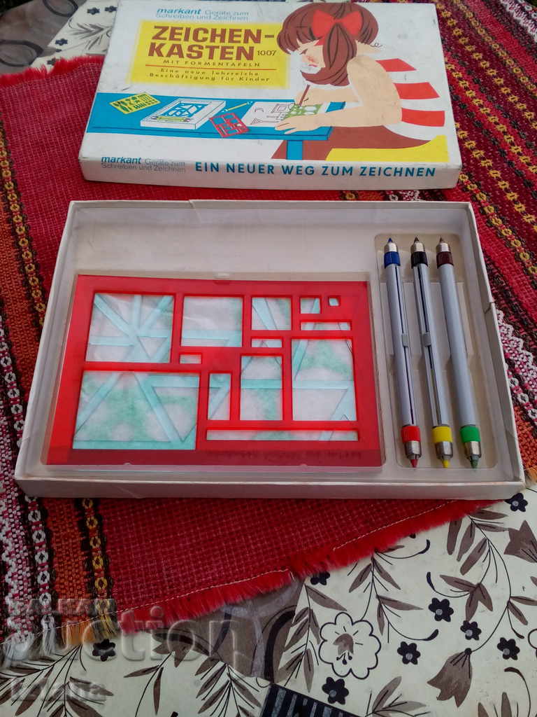 Old children's drawing kit with price 35.00 BGN | € 17.90 Old children's drawing kit with price 35.00 BGN | € 17.90