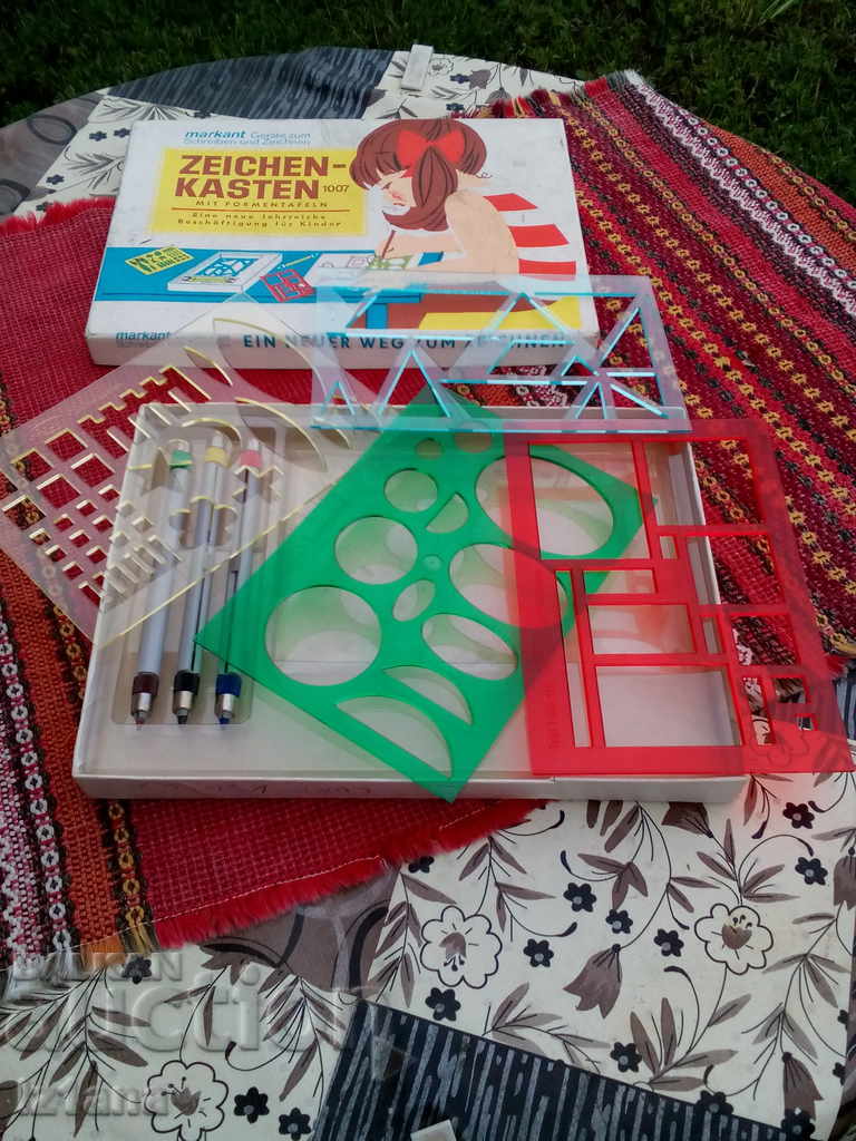 Auction Old children's drawing kit Auction Old children's drawing kit