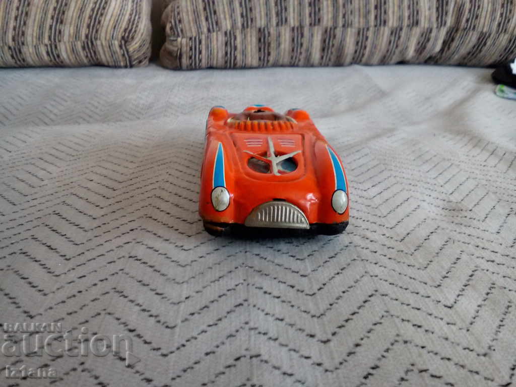 Old metal stroller with price 20.00 BGN | € 10.23