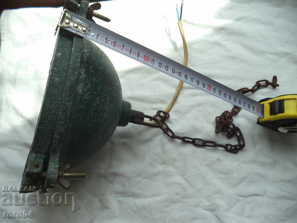 СТАРА АЛУМИНИЕВА ПРОМИШЛЕНА ЛАМПА - ДЕЙСТВАЩА с цена 47.00 лв. | € 24.03 СТАРА АЛУМИНИЕВА ПРОМИШЛЕНА ЛАМПА - ДЕЙСТВАЩА с цена 47.00 лв. | € 24.03