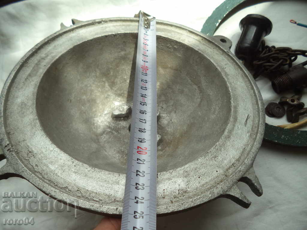 Аукцион СТАРА АЛУМИНИЕВА ПРОМИШЛЕНА ЛАМПА - ДЕЙСТВАЩА Аукцион СТАРА АЛУМИНИЕВА ПРОМИШЛЕНА ЛАМПА - ДЕЙСТВАЩА