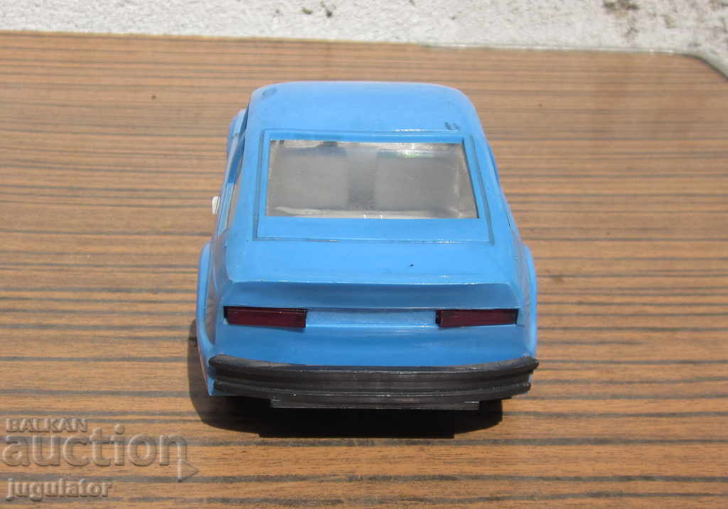 Delivery of old toy cart by ALFA ROMEO 1300