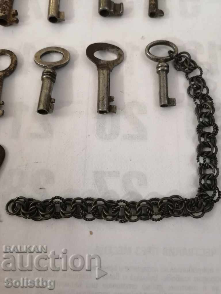 Delivery of Lot of old hollow keys. Delivery of Lot of old hollow keys.