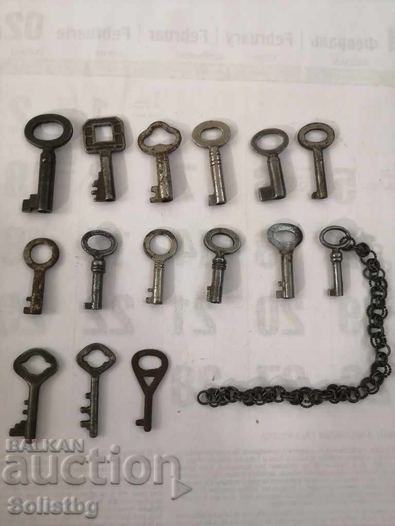 Πολλά παλιά κούφια κλειδιά.