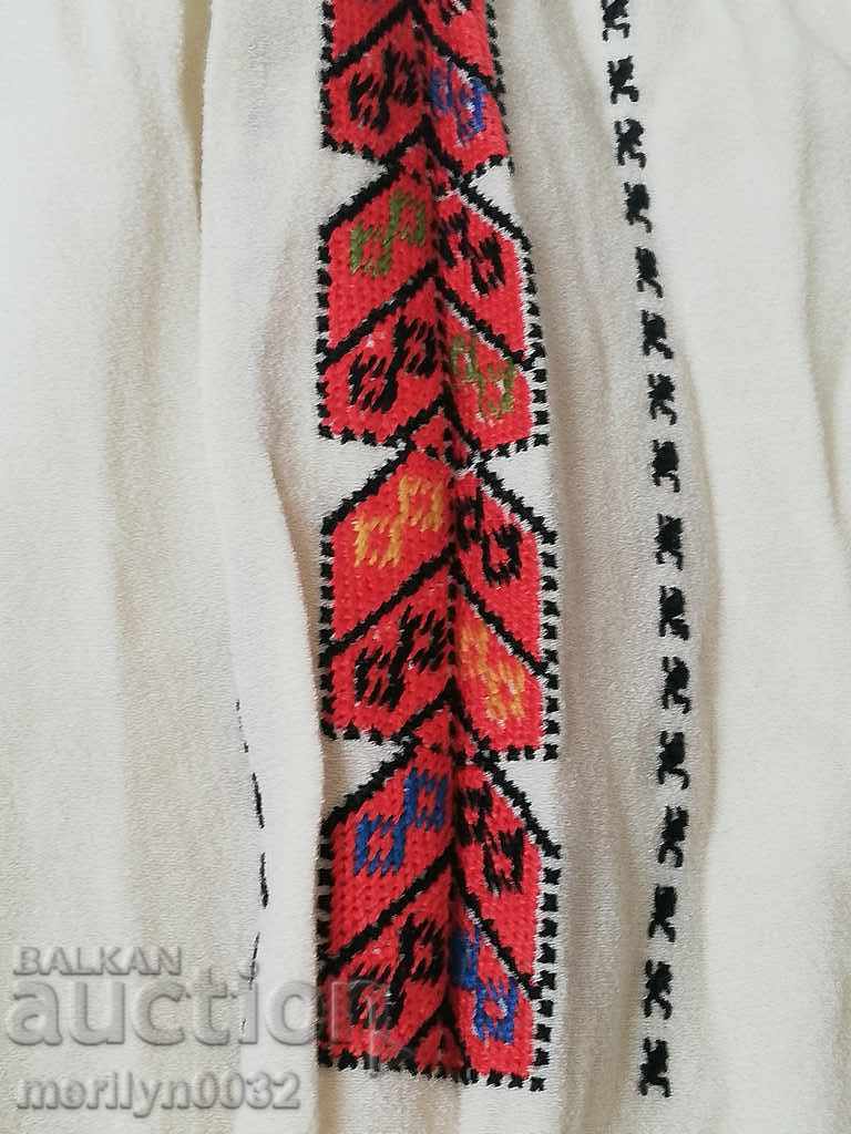 Delivery of Children's shirt silk Bulgarian embroidery folk costume embroidery Delivery of Children's shirt silk Bulgarian embroidery folk costume embroidery