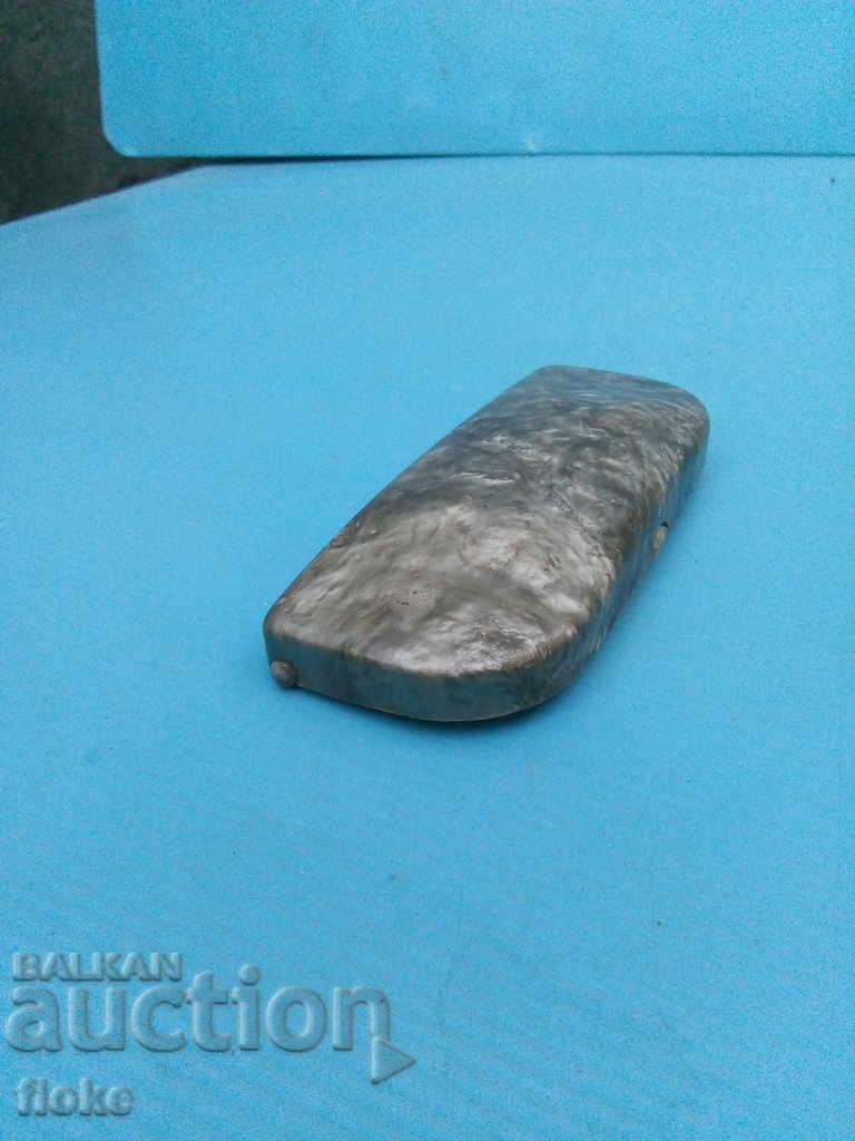 Auction An old glasses case Auction An old glasses case