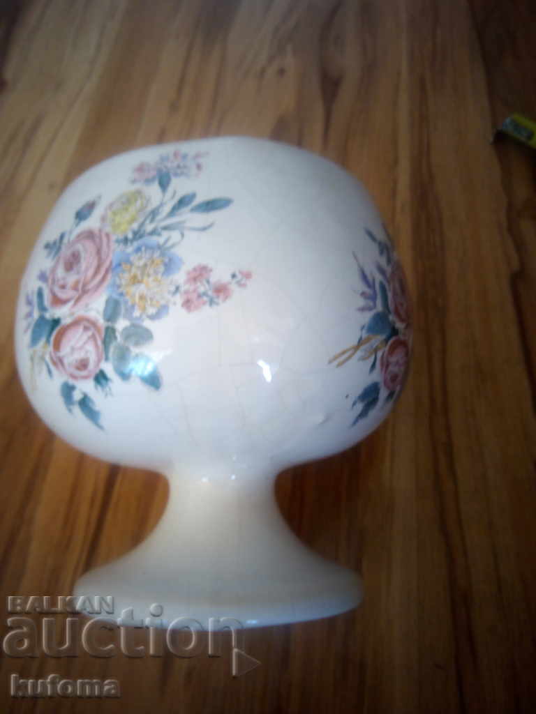 Delivery of An old porcelain bowl