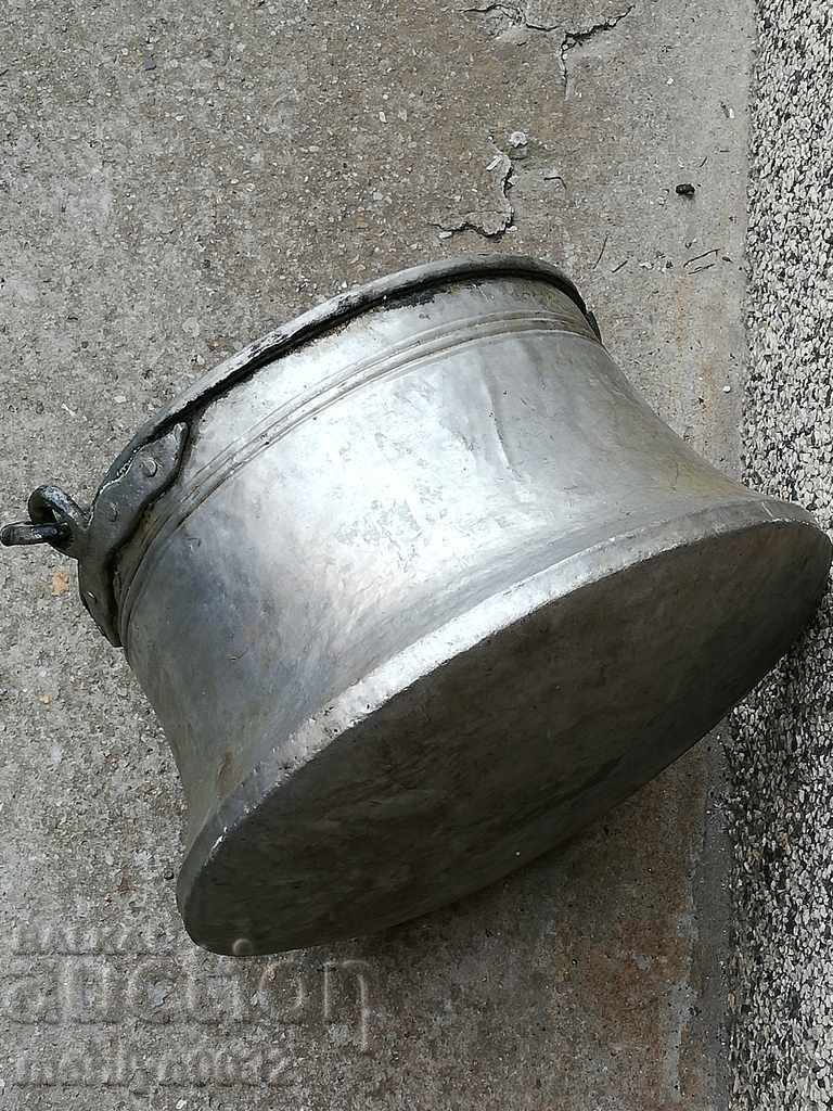 An old copper pot, a tin boiler, a baker, a spoon with price 125.00 BGN | € 63.91 An old copper pot, a tin boiler, a baker, a spoon with price 125.00 BGN | € 63.91