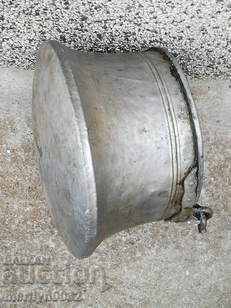 An old copper pot, a tin boiler, a baker, a spoon - 7 An old copper pot, a tin boiler, a baker, a spoon - 7