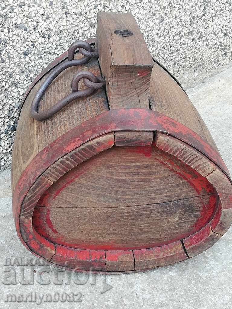 Delivery of Old bucket, flask, barrel, crank, wooden Delivery of Old bucket, flask, barrel, crank, wooden