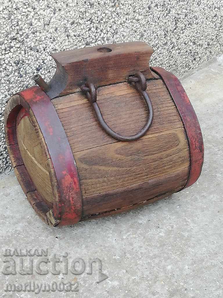 Old bucket, flask, barrel, crank, wooden