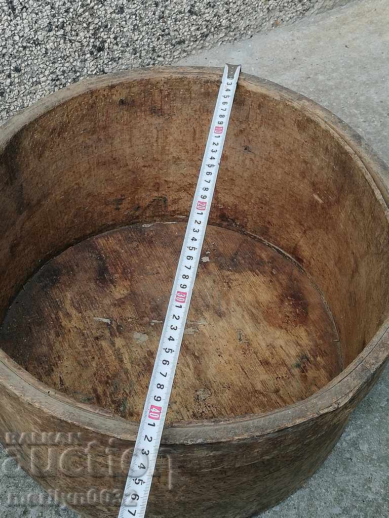 Auction Old crutch for wheat, bushel, bucket, wooden Auction Old crutch for wheat, bushel, bucket, wooden