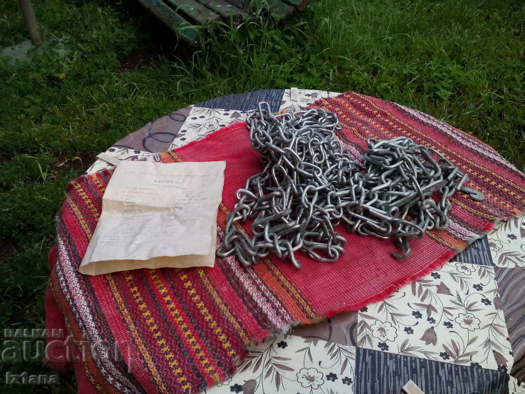 Auction Old chains against boxing Auction Old chains against boxing