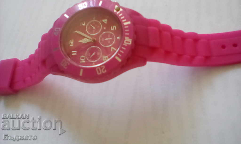 Electronic women's watch with price 9.99 BGN | € 5.11 Electronic women's watch with price 9.99 BGN | € 5.11