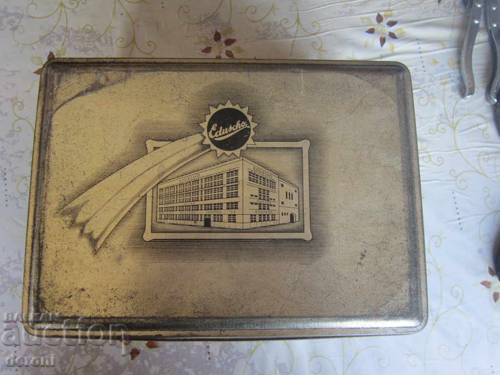 Delivery of Unique old large tin tin box Delivery of Unique old large tin tin box