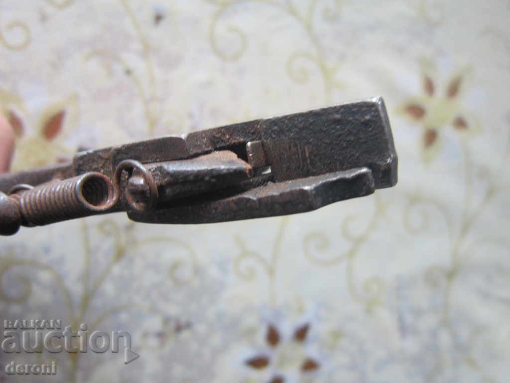 Delivery of Unique German old clap-type pliers Delivery of Unique German old clap-type pliers