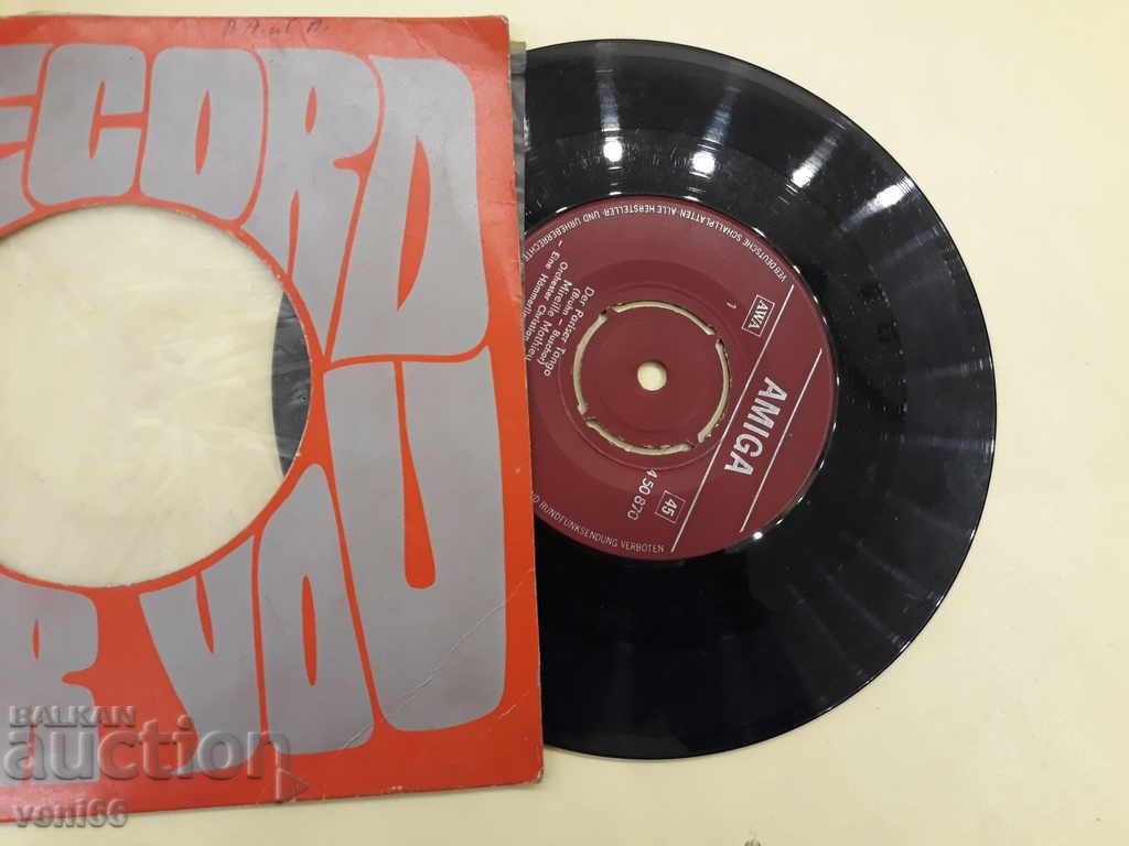 Auction Turntable - small format Mireille Mathieu Auction Turntable - small format Mireille Mathieu