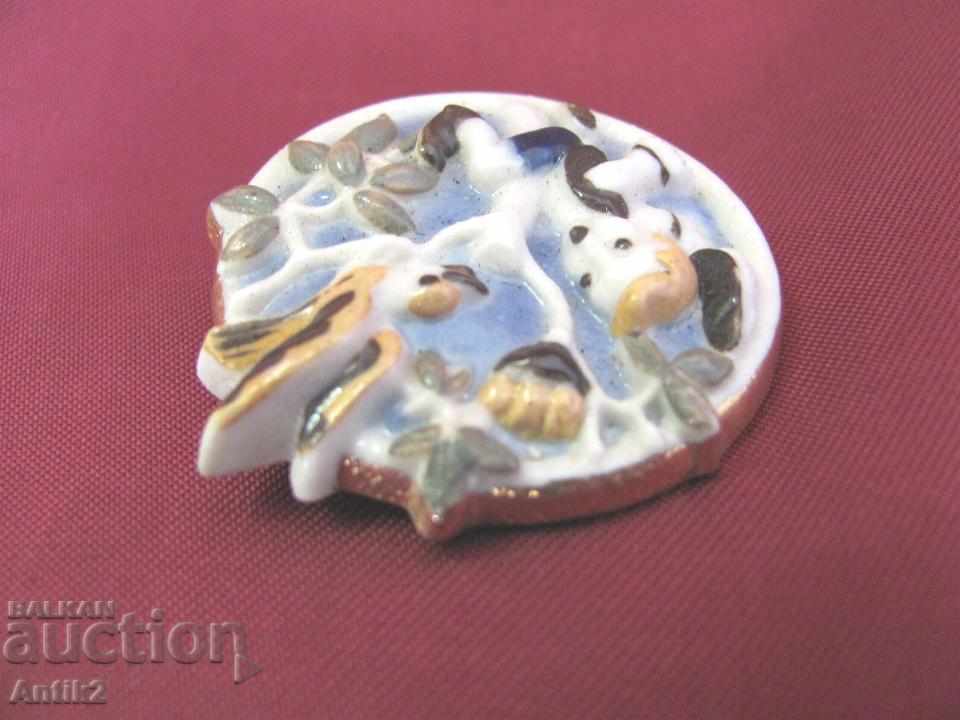 Delivery of The 30 Old Porcelain Ladies Brooch Delivery of The 30 Old Porcelain Ladies Brooch