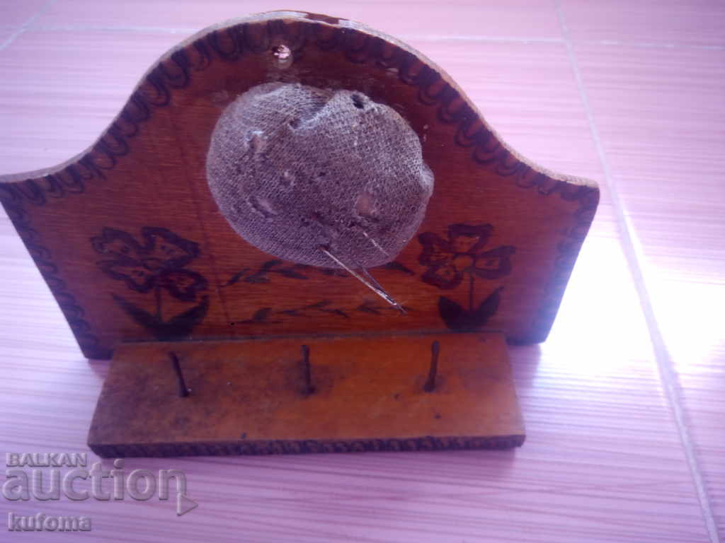 Old needle with price 9.99 BGN | € 5.11 Old needle with price 9.99 BGN | € 5.11