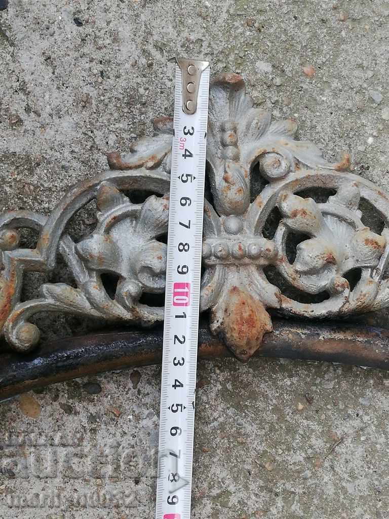 Auction Floral motif figural cast iron decoration figure figures plastic Auction Floral motif figural cast iron decoration figure figures plastic