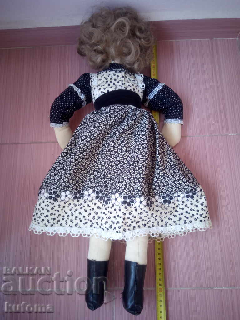 Licitație Veche păpușă mare ceramică Licitație Veche păpușă mare ceramică