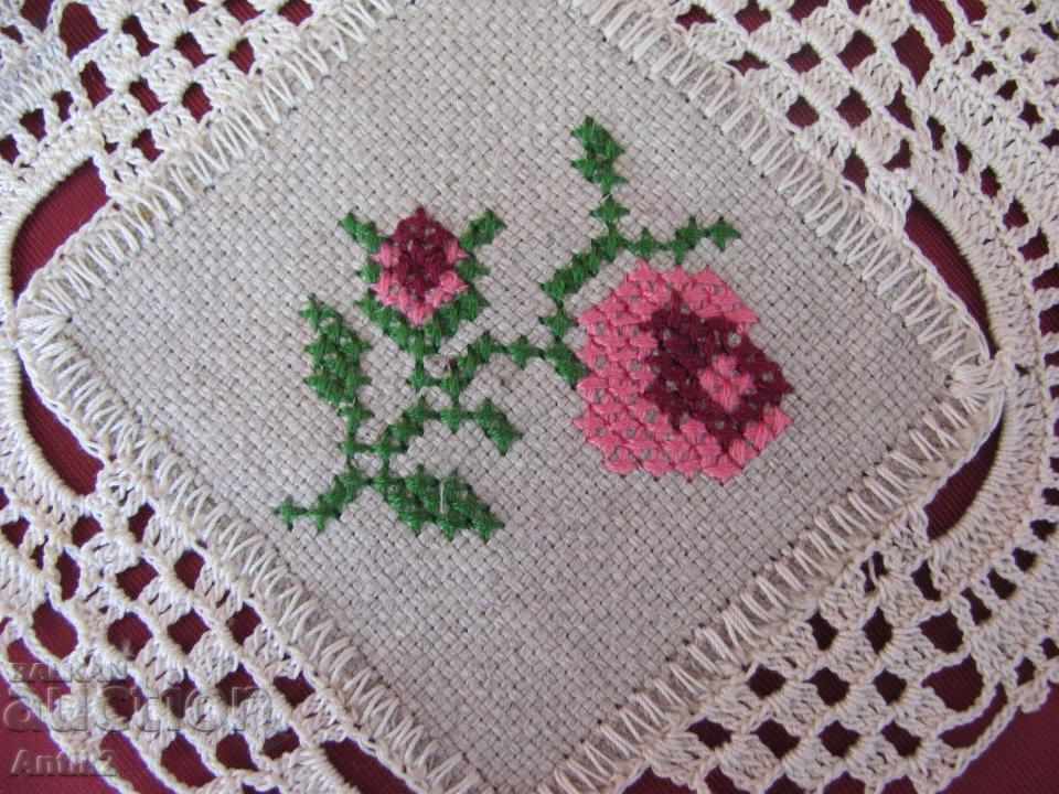 Auction Old 2 pieces of hand-embroidered Caretta Auction Old 2 pieces of hand-embroidered Caretta