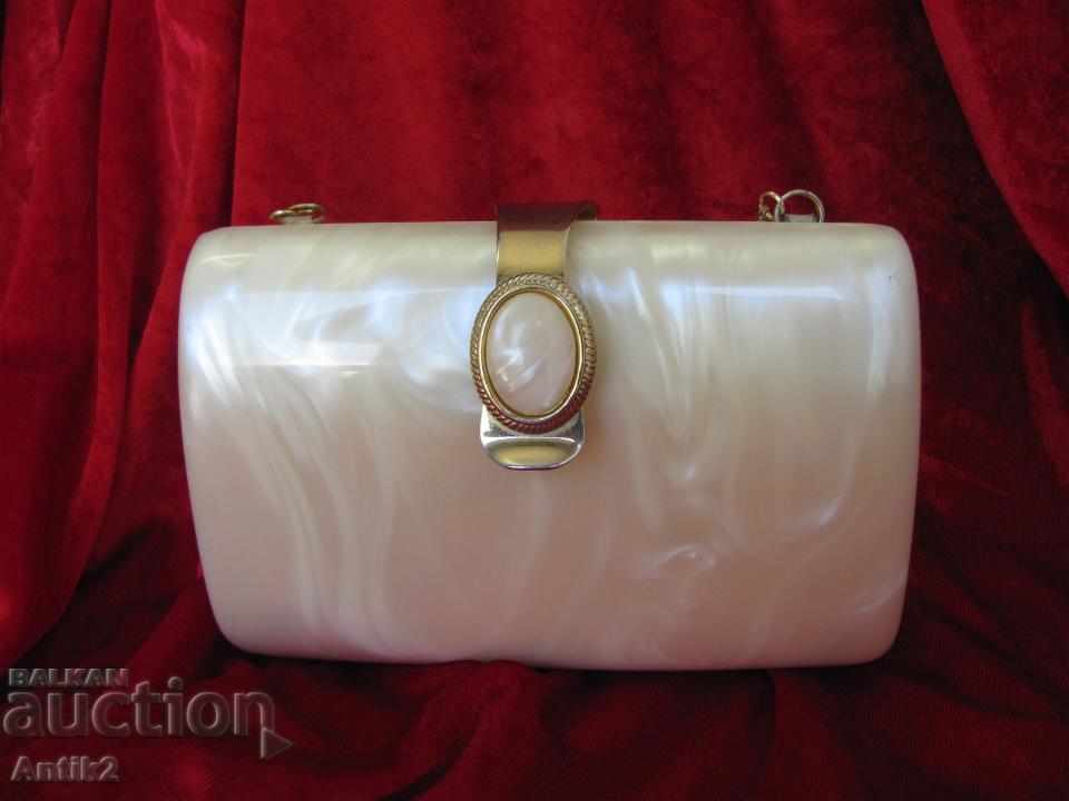 20 Ladies' Bag with price 70.00 BGN | € 35.79 20 Ladies' Bag with price 70.00 BGN | € 35.79